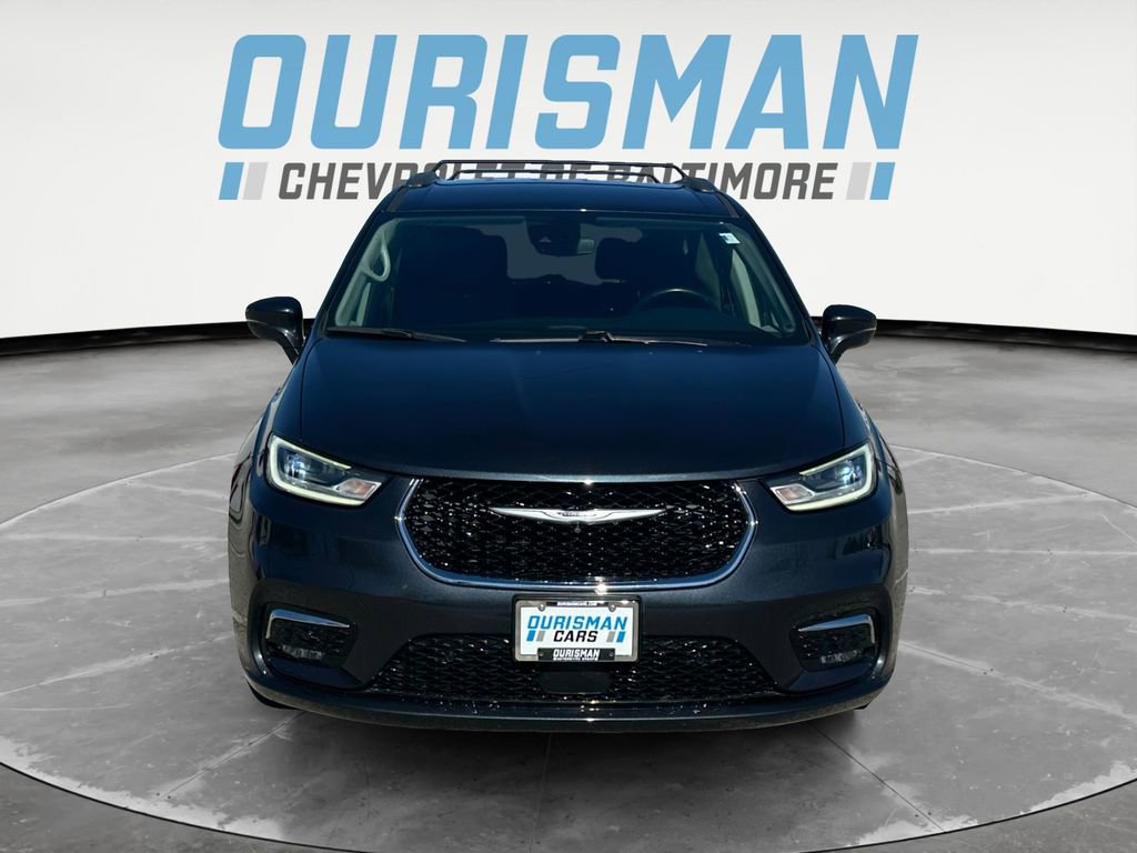 Used 2021 Chrysler Pacifica Touring-L w/ Uconnect Theater Family Group image 8