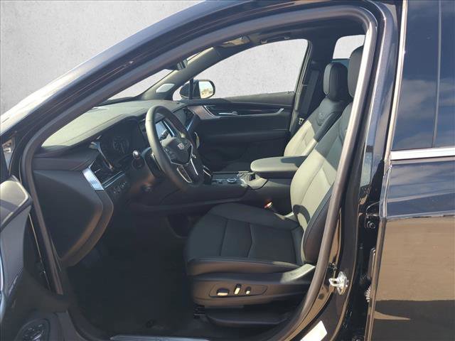 New 2026 Cadillac XT5 Premium Luxury w/ LPO, ONYX Package FWD image 4