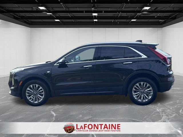 Used 2025 Cadillac XT4 Premium Luxury FWD image 2