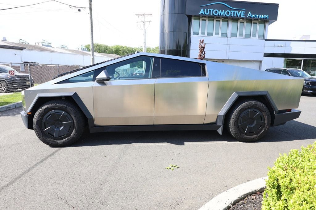 Used 2024 Tesla Cybertruck Cyberbeast AWD/4WD image 2