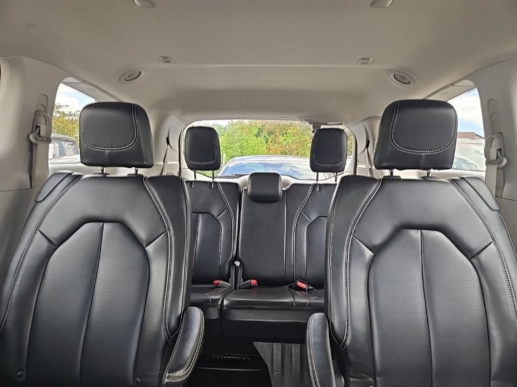 Used 2023 Chrysler Pacifica Touring-L FWD image 23