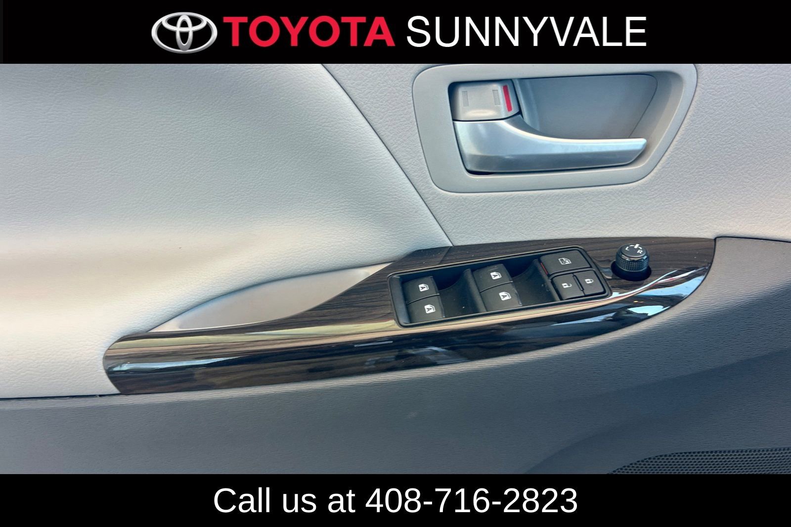 Used 2017 Toyota Sienna XLE w/ XLE Navigation Package FWD image 15