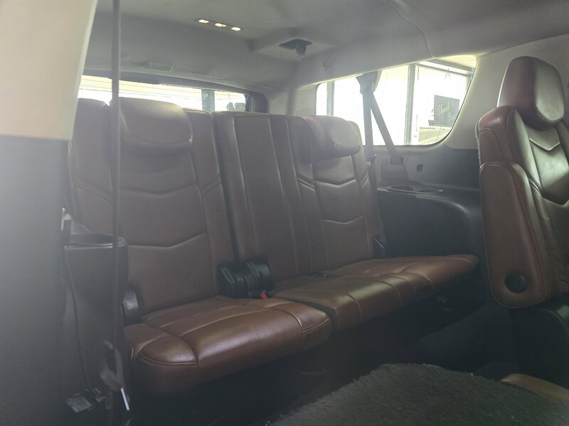 Used 2016 Cadillac Escalade ESV Luxury image 19