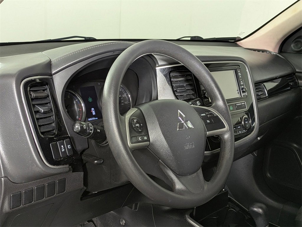 Used 2019 Mitsubishi Outlander ES image 11