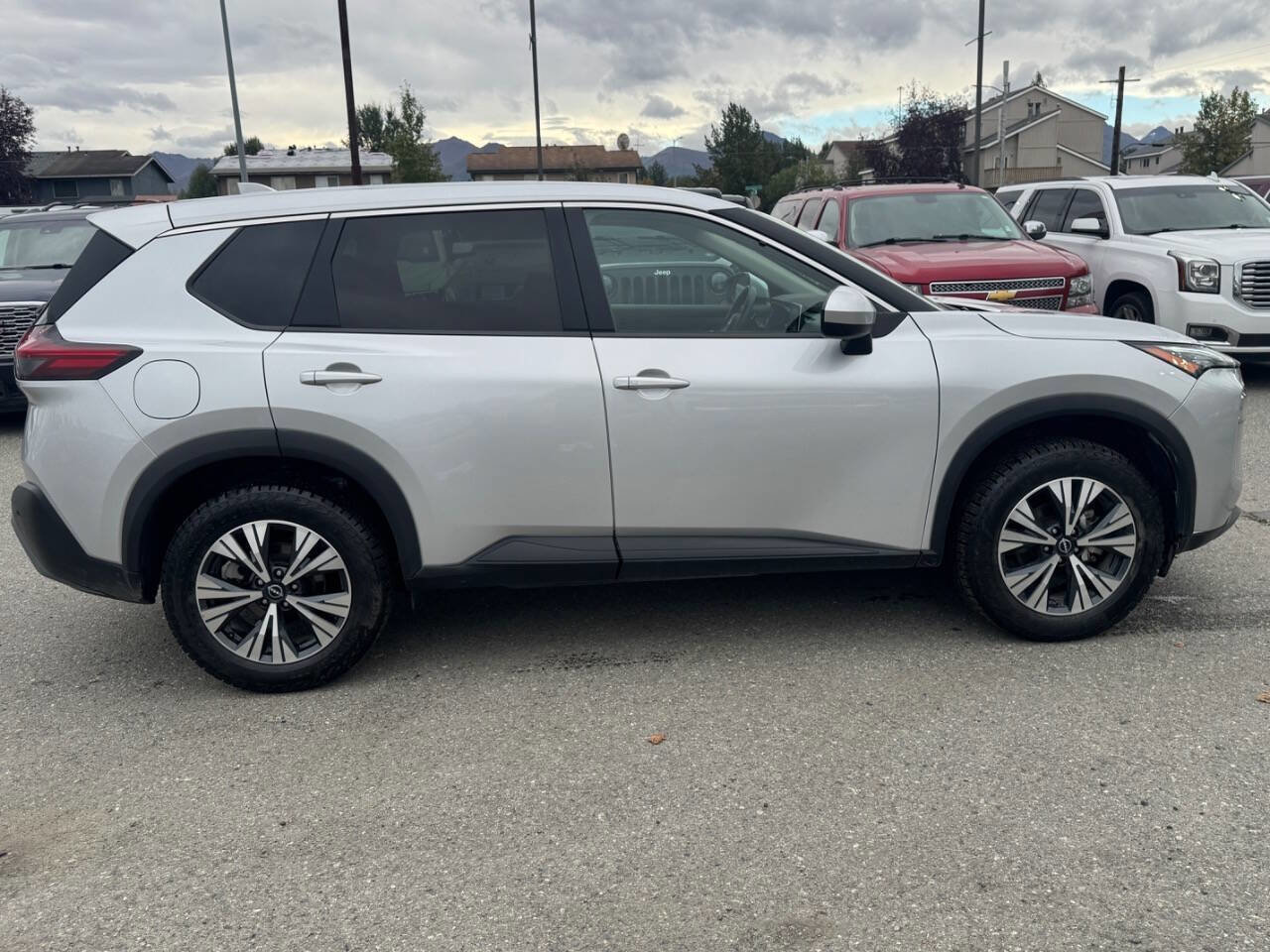 Used 2023 Nissan Rogue SV image 7