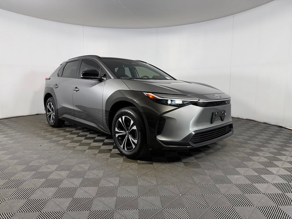 Used 2025 Toyota bZ4X FWD image 5