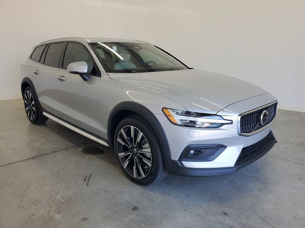 New 2025 Volvo V60 B5 Cross Country Ultra w/ Protection Package Premier image 4