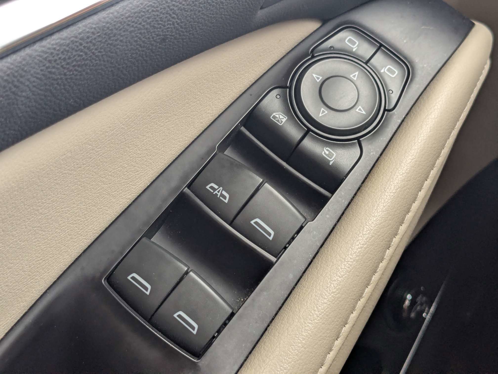 Used 2020 Buick Enclave Premium w/ Sun and Sites Package FWD image 29