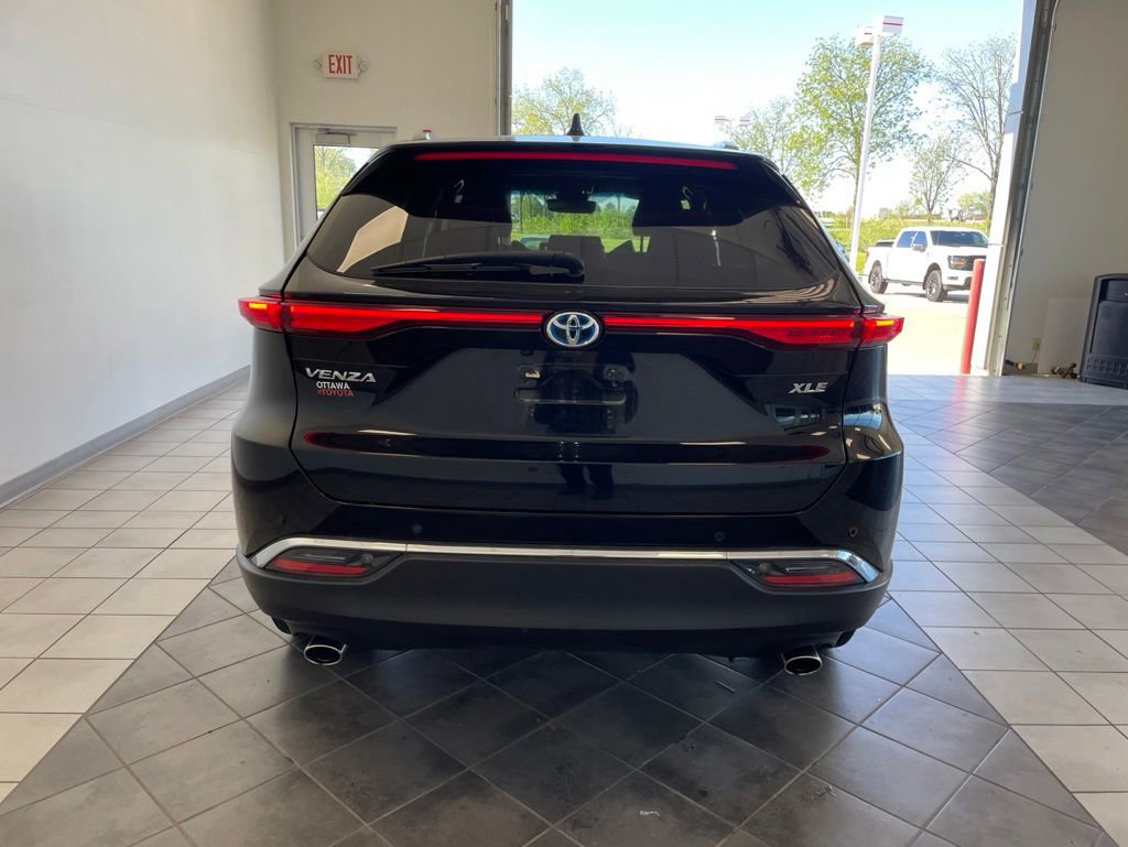 Used 2023 Toyota Venza XLE AWD/4WD image 6