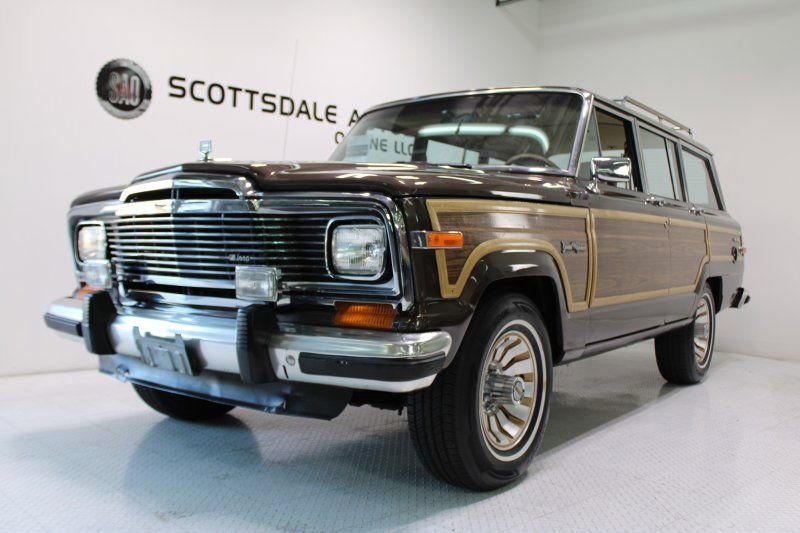 Used 1987 Jeep Grand Wagoneer image 1