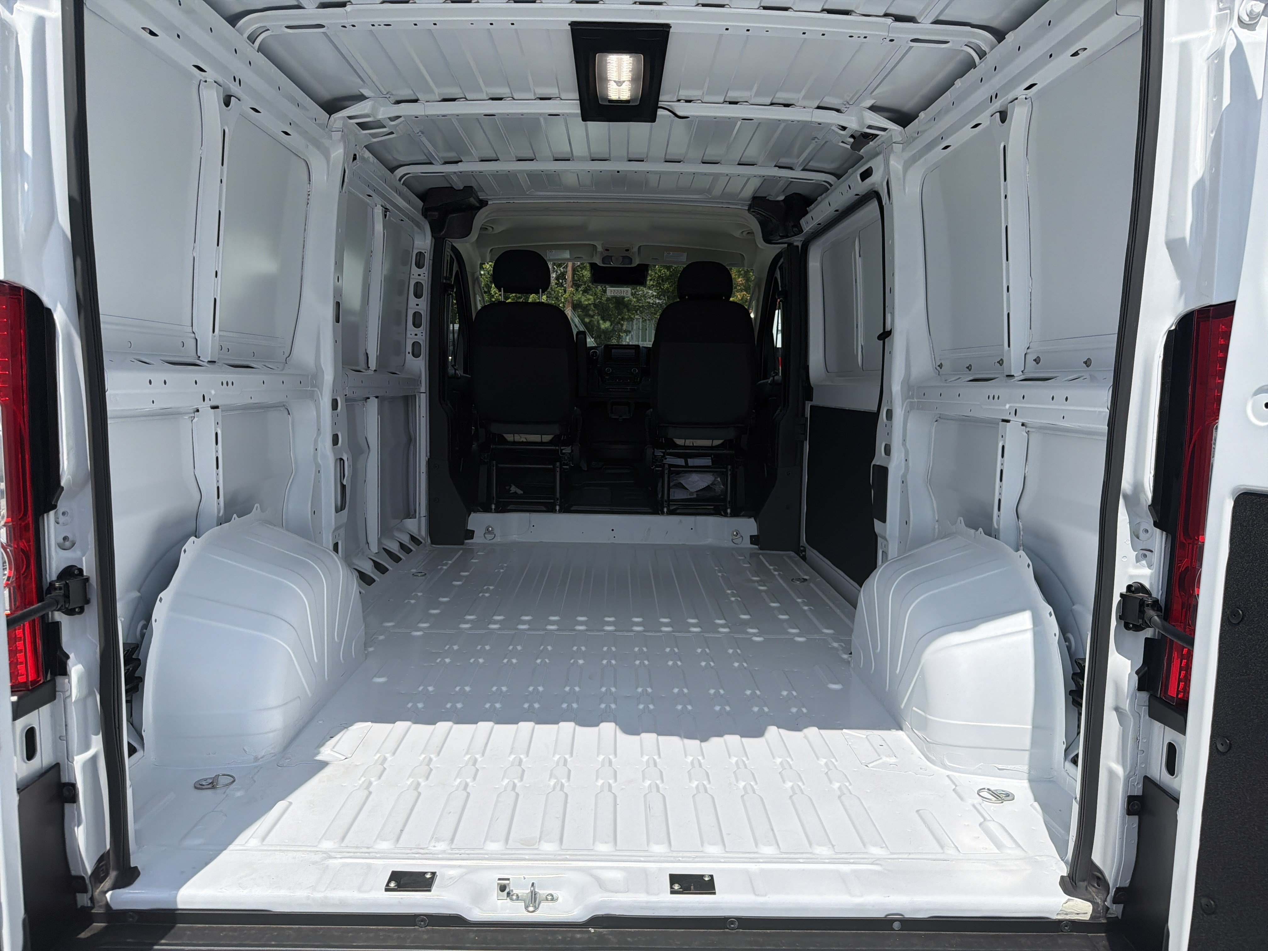 New 2026 RAM ProMaster 1500 w/ Convenience Group FWD image 21