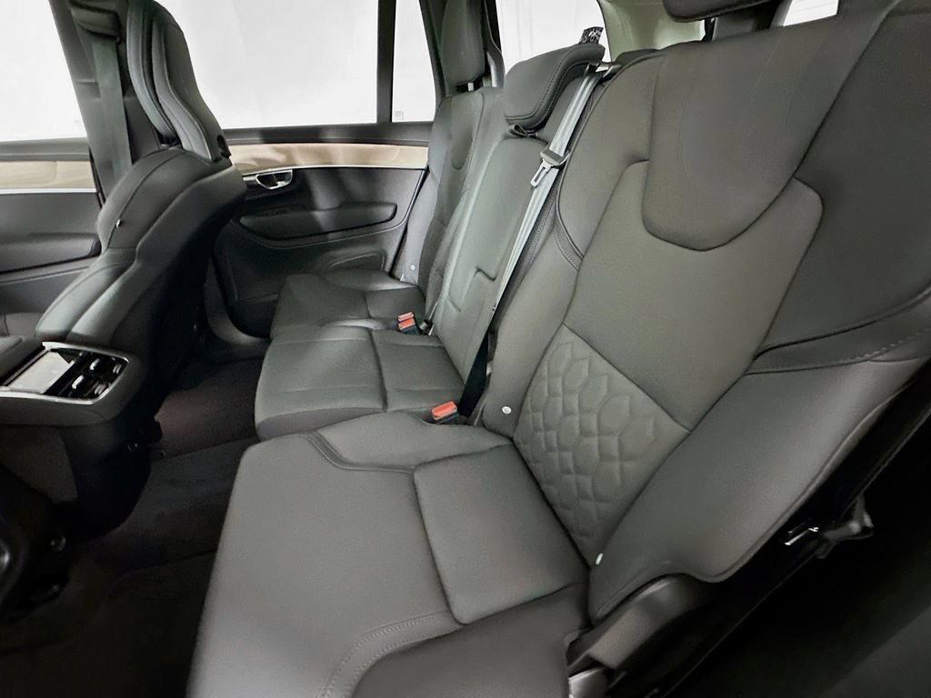 Used 2026 Volvo XC90 B5 Plus w/ Protection Package Premier AWD/4WD image 4