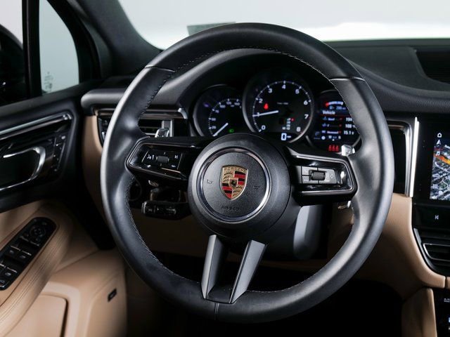 Certified 2025 Porsche Macan 2.0L I4 Turbo image 16