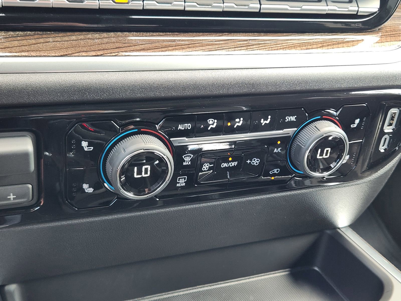 New 2026 Chevrolet Silverado 1500 LT w/ Texas Edition Plus AWD/4WD image 18