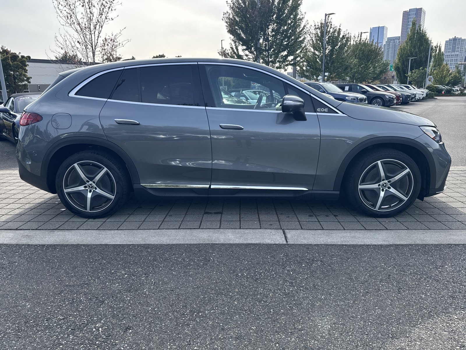 Used 2023 Mercedes-Benz EQE 350+ SUV image 5