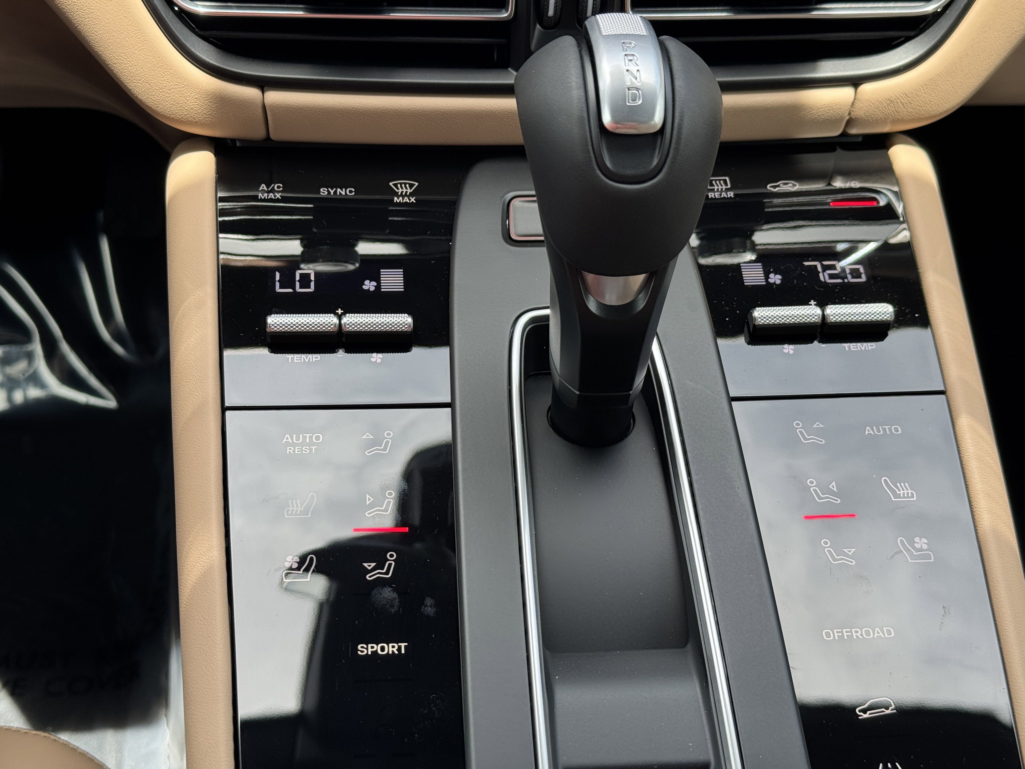 Certified 2025 Porsche Macan image 34