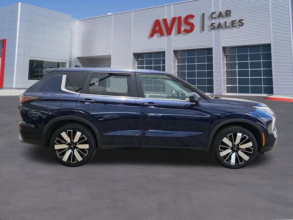 Used 2025 Mitsubishi Outlander SE FWD image 7