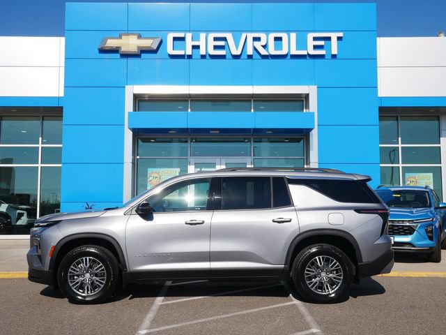 Used 2025 Chevrolet Traverse LT w/ Driver Confidence Package AWD/4WD image 4