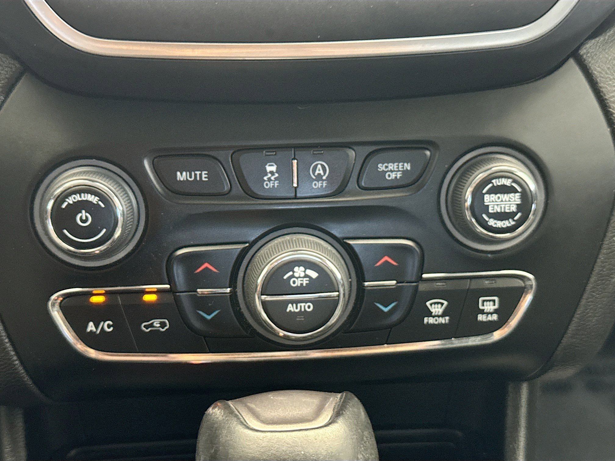 Used 2023 Jeep Cherokee Altitude Lux image 10