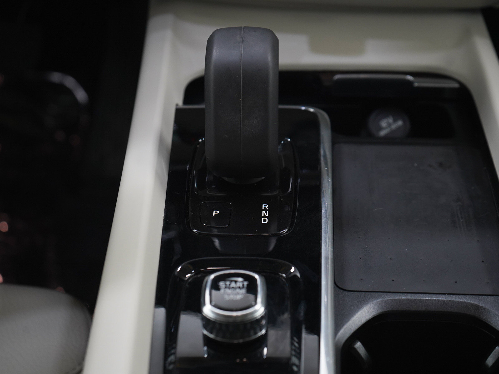 Used 2022 Volvo XC60 B5 Momentum w/ Climate Package AWD/4WD image 21