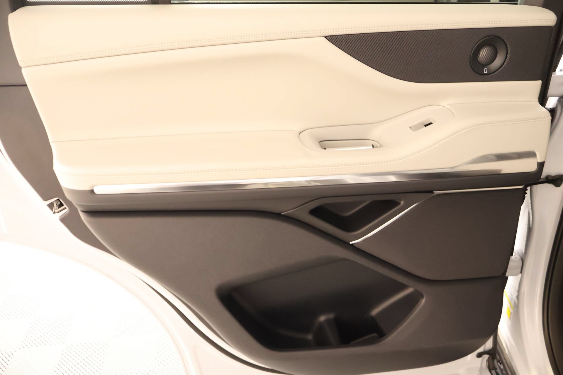 New 2026 Lincoln Navigator Premiere AWD/4WD image 18