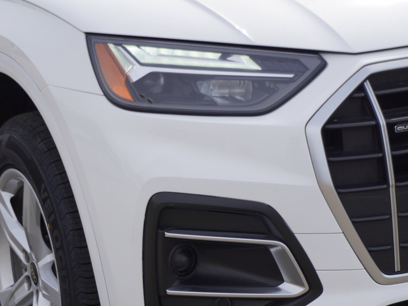 Used 2023 Audi Q5 2.0T Premium w/ Convenience Package image 3