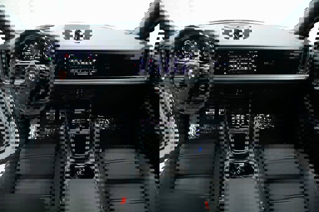 Certified 2025 Porsche Cayenne S image 13