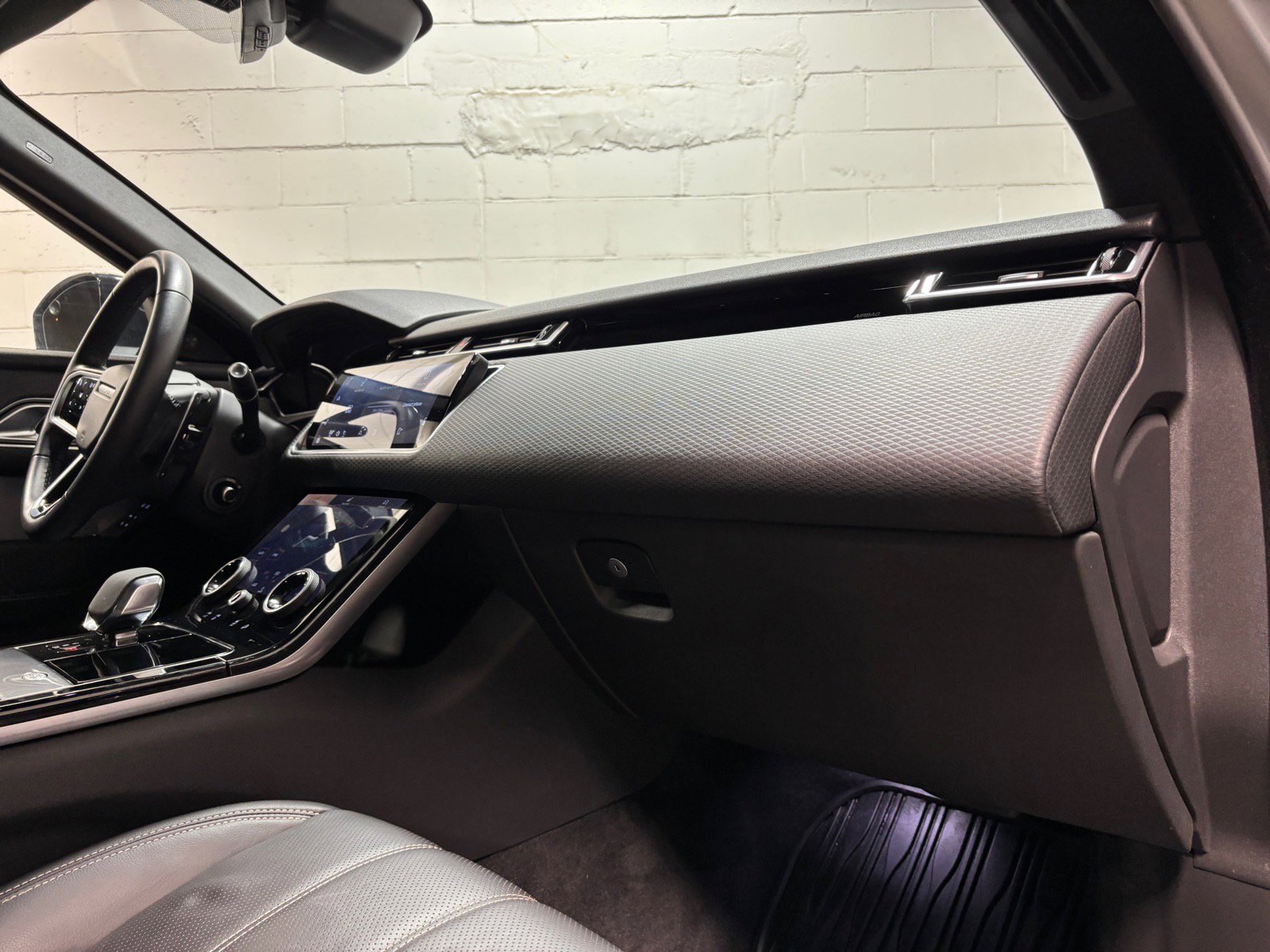 Used 2023 Land Rover Range Rover Velar R-Dynamic S AWD/4WD image 31