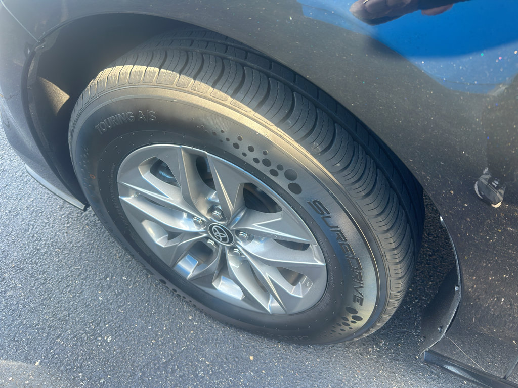 Used 2024 Toyota Sienna XLE FWD image 5