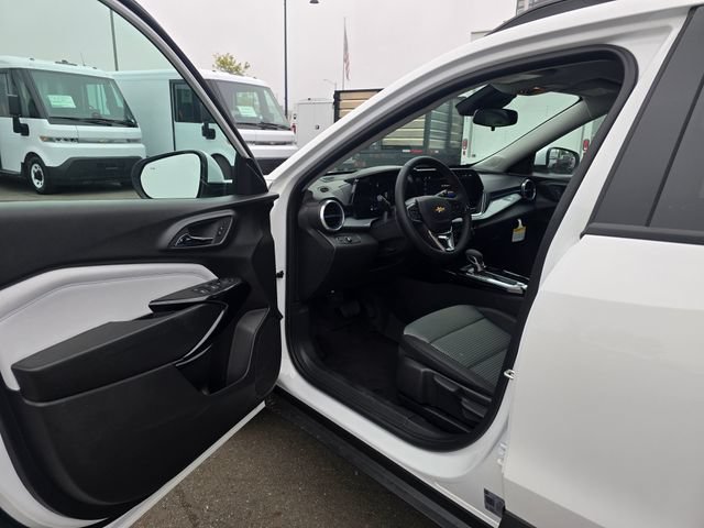 New 2026 Chevrolet Trax LT w/ Driver Confidence Package FWD image 19