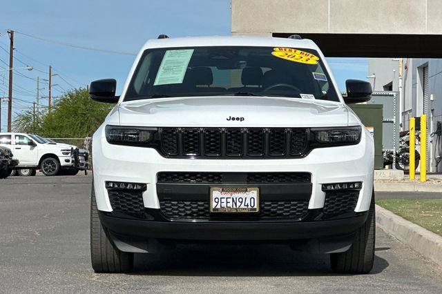 Certified 2023 Jeep Grand Cherokee L Limited w/ Black Appearance Package AWD/4WD image 9