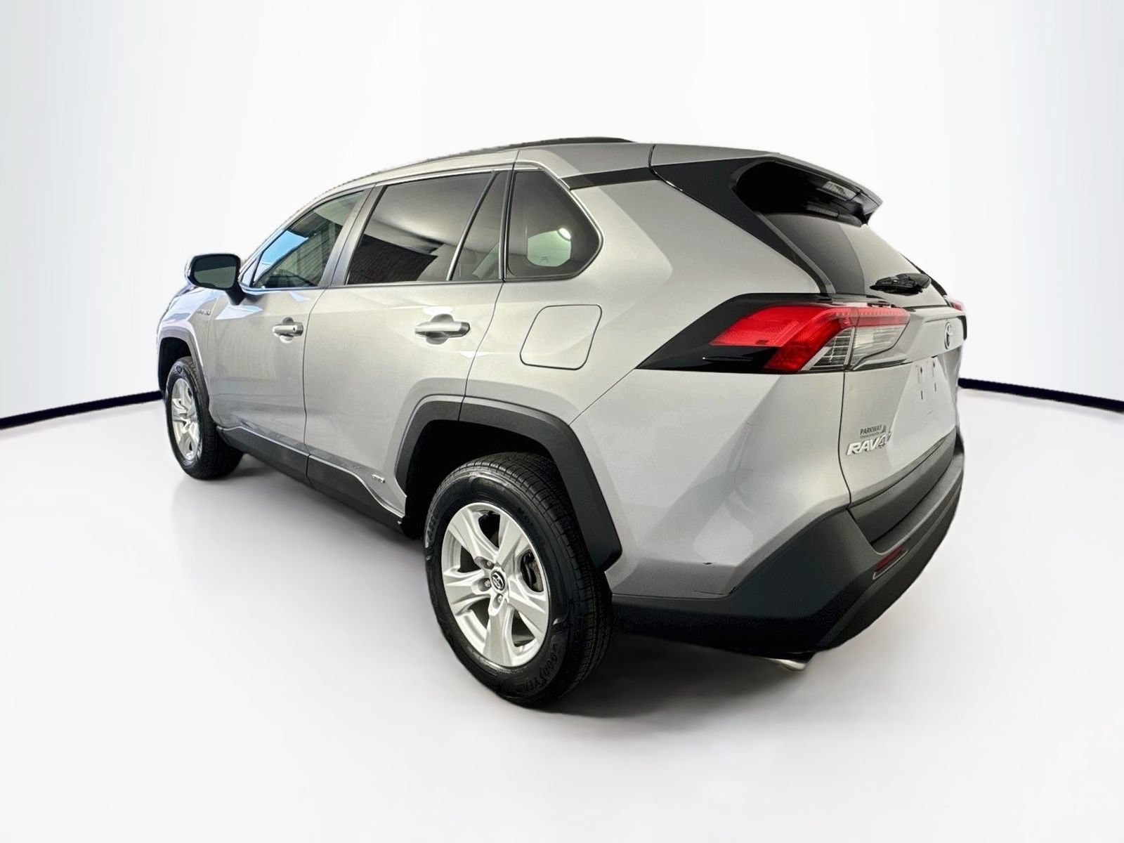 Used 2021 Toyota RAV4 XLE AWD/4WD image 5