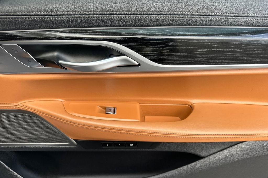 Used 2020 BMW 740i w/ Premium Package image 18