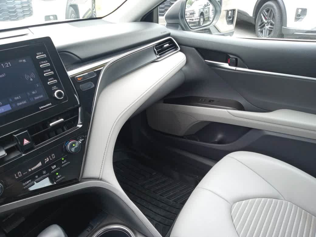 Used 2022 Toyota Camry SE FWD image 21
