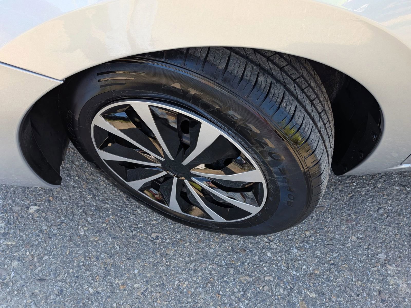 Used 2025 Nissan Versa S image 10