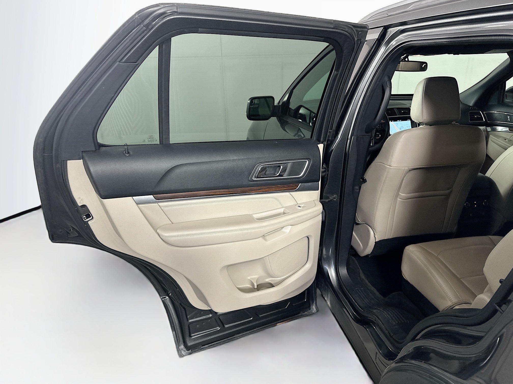 Used 2018 Ford Explorer Limited FWD image 25