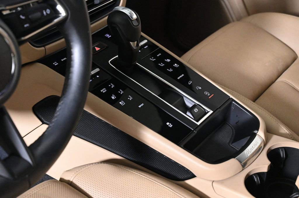 Certified 2024 Porsche Macan image 24