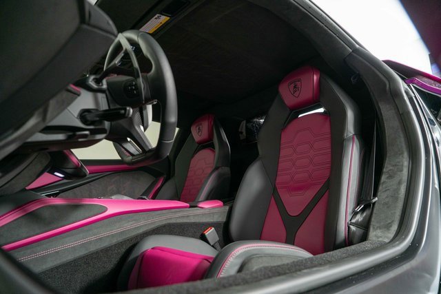 Used 2025 Lamborghini Revuelto image 19