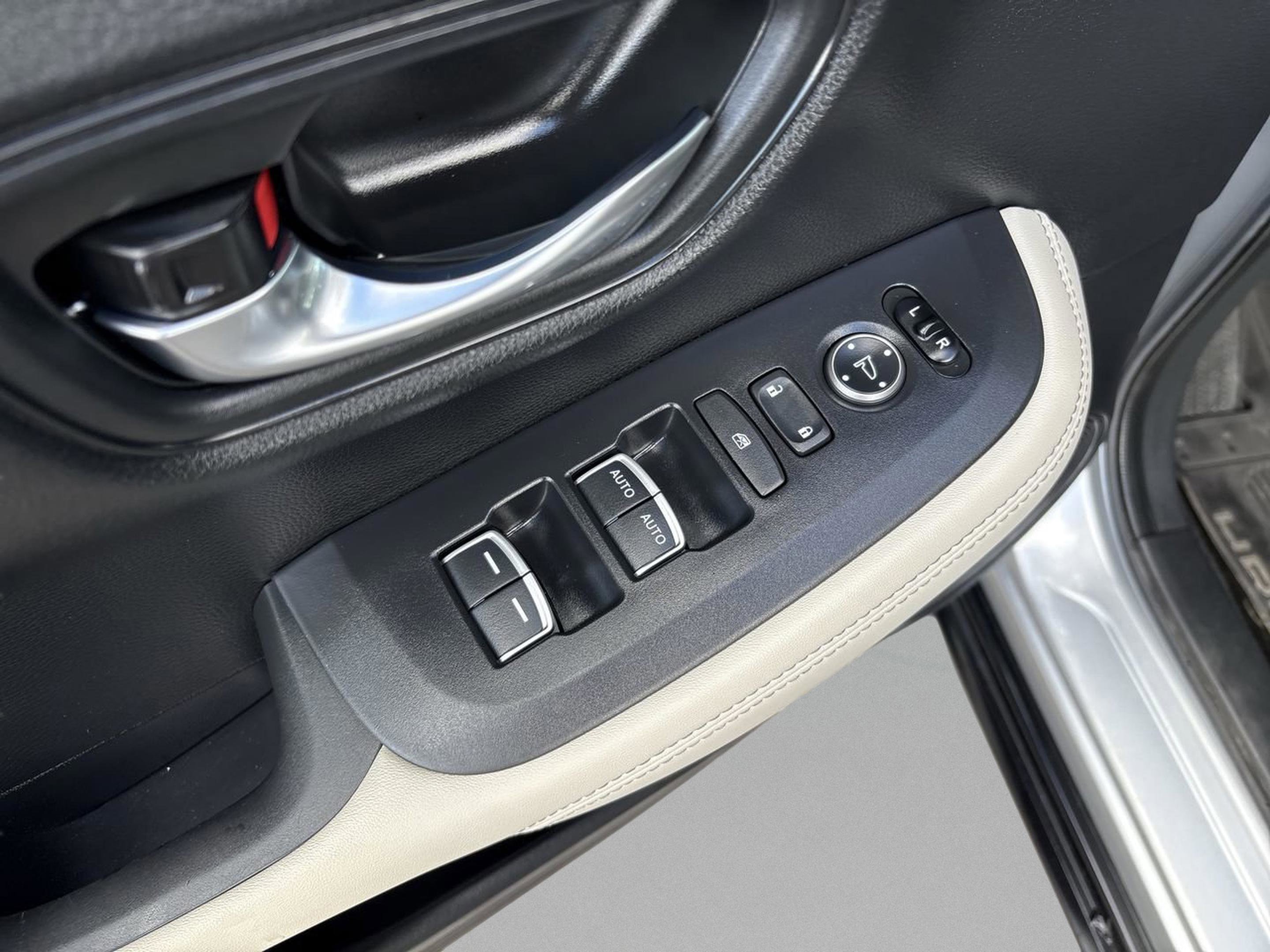 Used 2023 Honda HR-V EX-L image 18