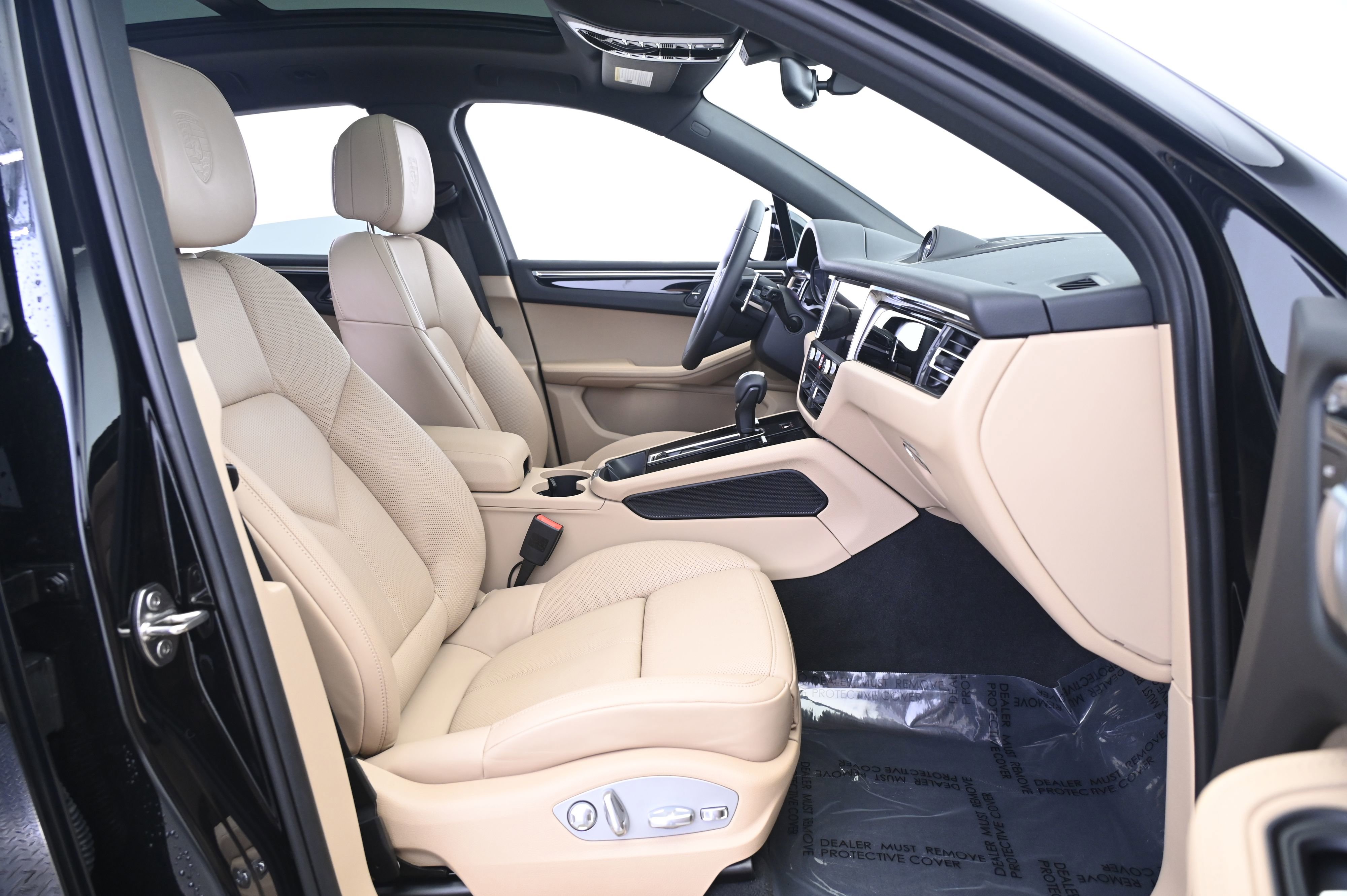 Certified 2025 Porsche Macan image 23