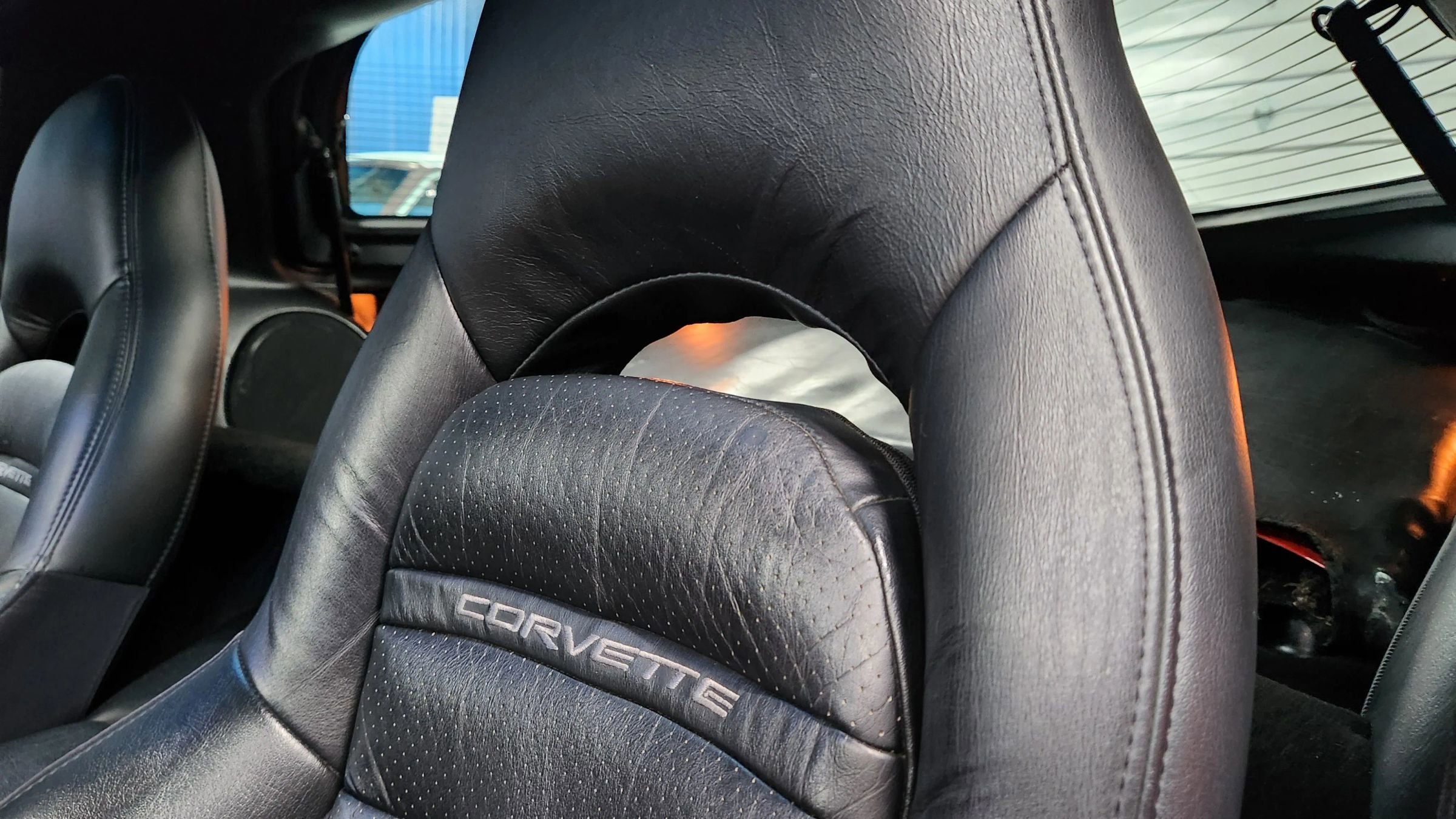 Used 2000 Chevrolet Corvette Coupe w/ Performance Handling Pkg image 11