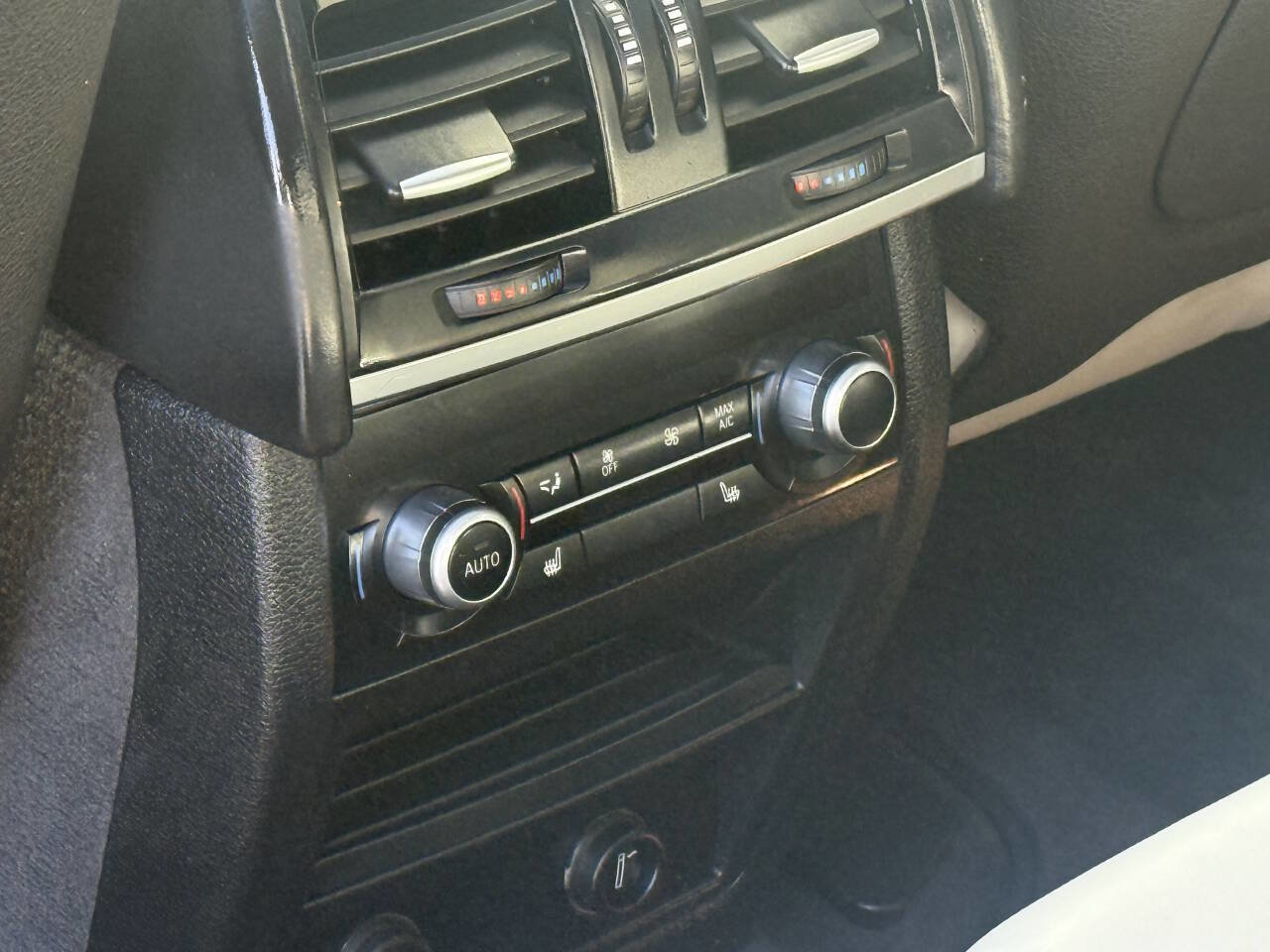 Used 2016 BMW X5 M image 15