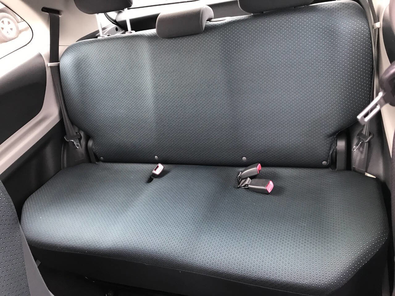 Used 2008 Toyota Yaris 2-Door Hatchback image 9