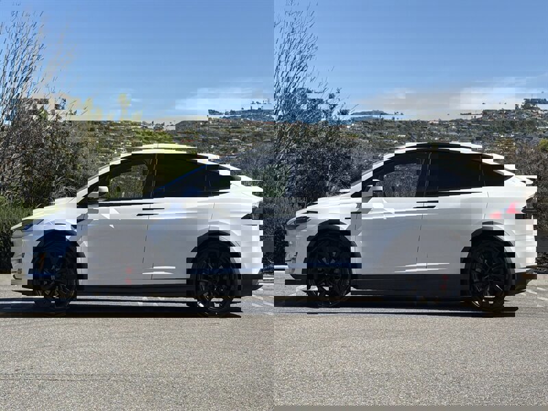 Used 2016 Tesla Model X P90D image 3