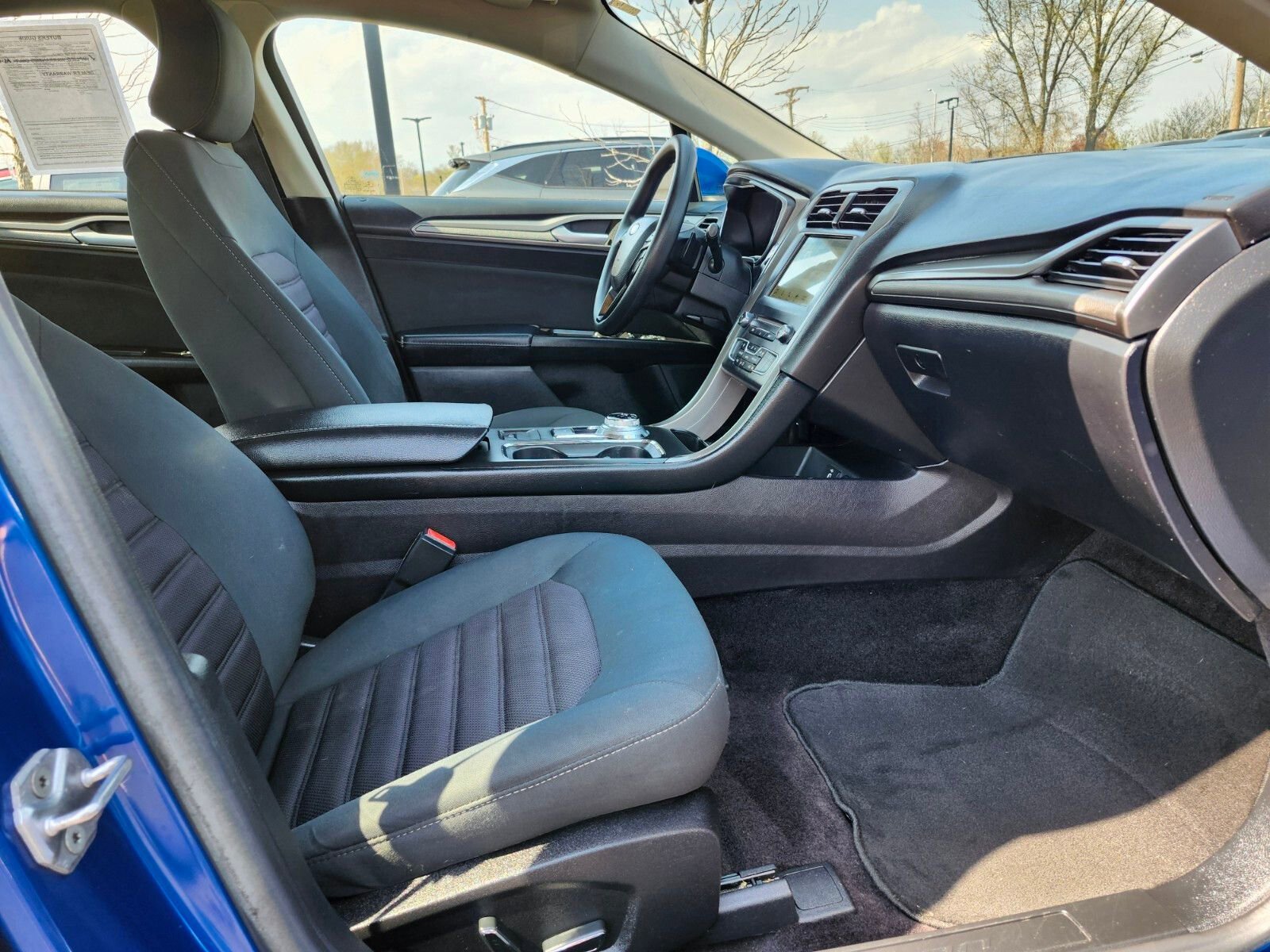 Used 2017 Ford Fusion SE w/ Fusion SE Technology Package FWD image 11