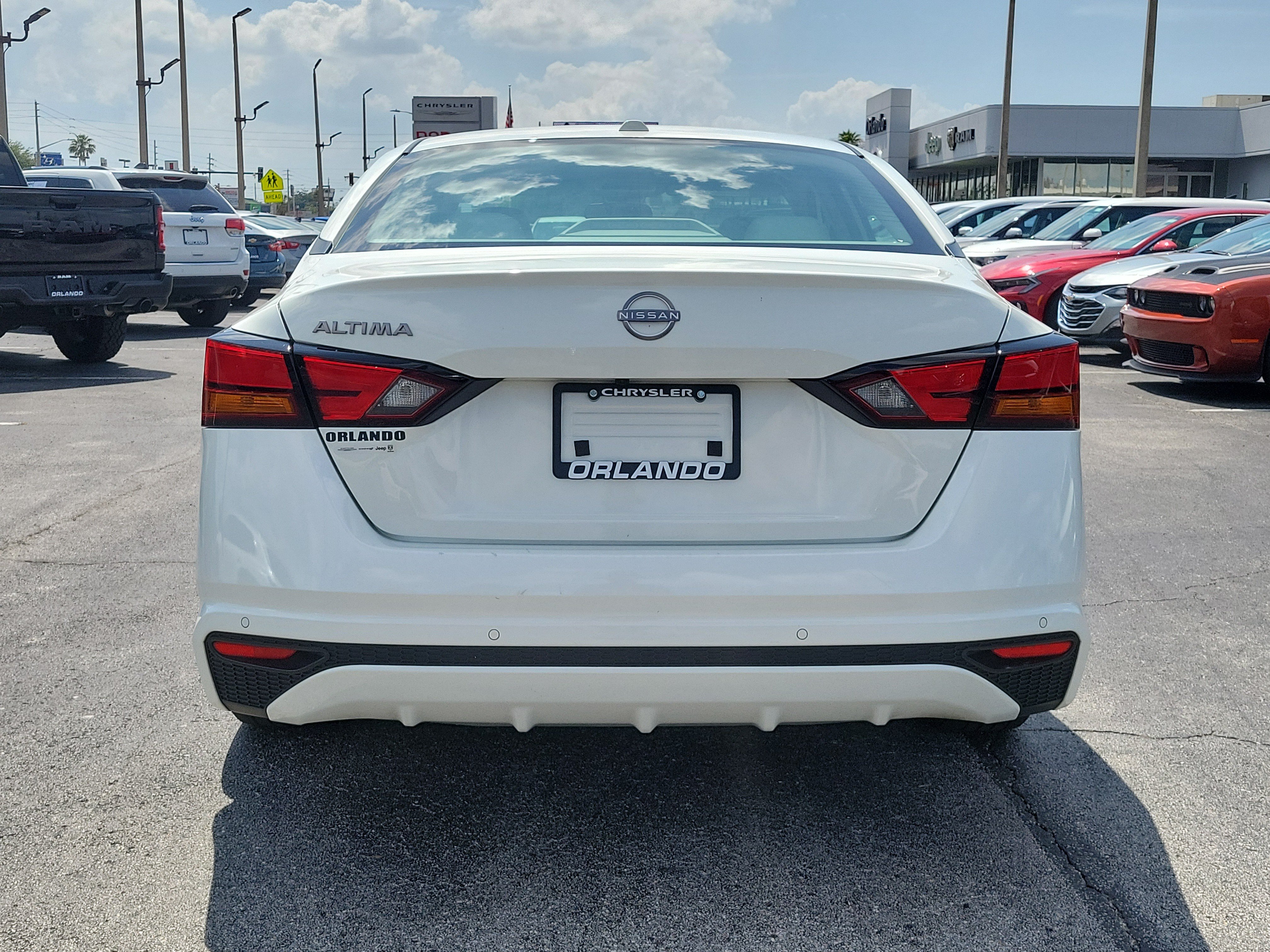 Used 2025 Nissan Altima 2.5 SV FWD image 6