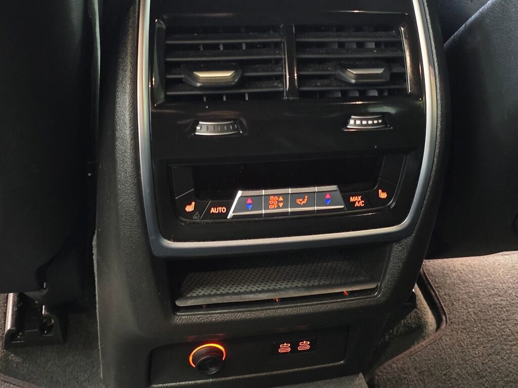 Used 2025 BMW X5 xDrive50e image 17