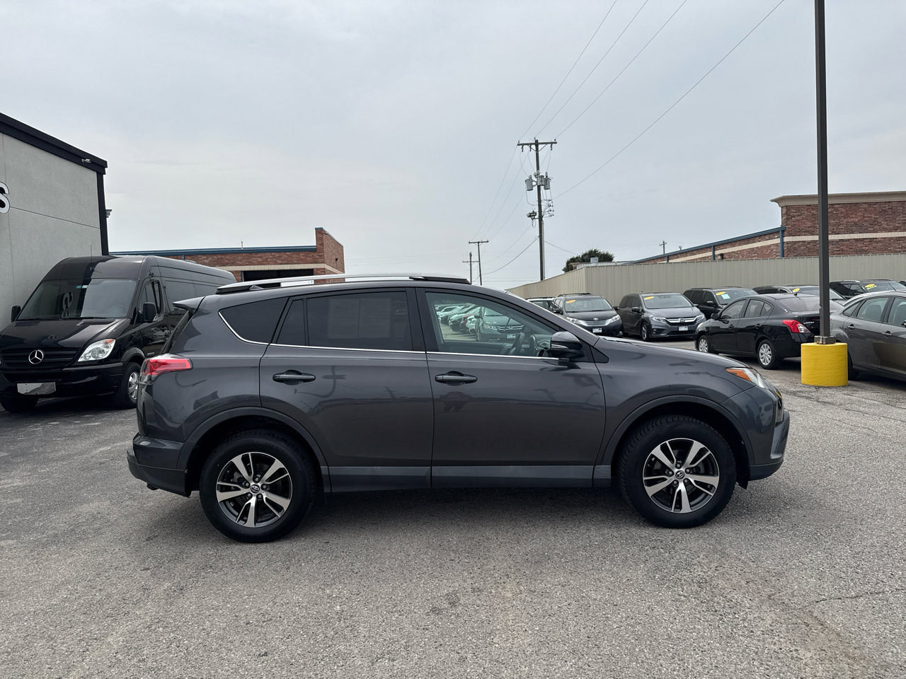 Used 2017 Toyota RAV4 XLE image 5