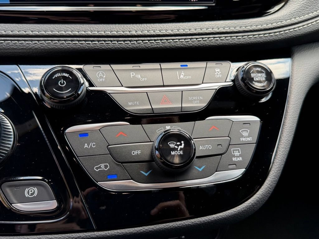 New 2026 Chrysler Pacifica Select w/ S Appearance Package FWD image 21