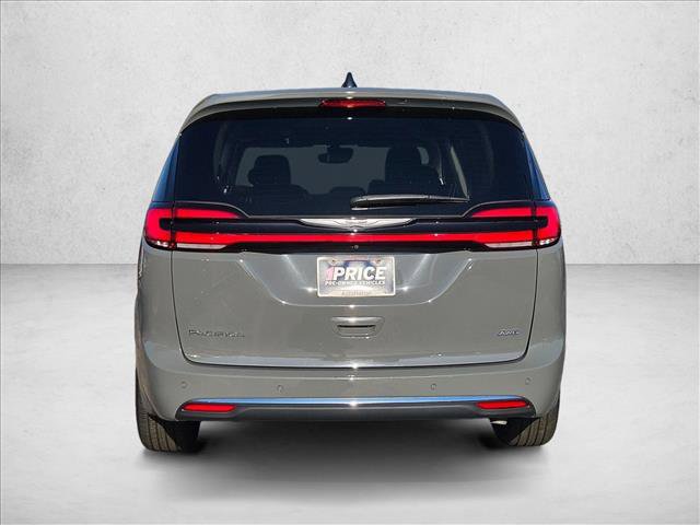 Used 2023 Chrysler Pacifica Touring-L w/ Uconnect Theater Family Group AWD/4WD image 7